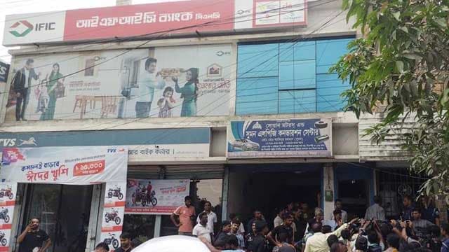 এবার বগুড়ায় ব্যাংকের সিন্দুক কেটে ২৯ লাখ টাকা লুট