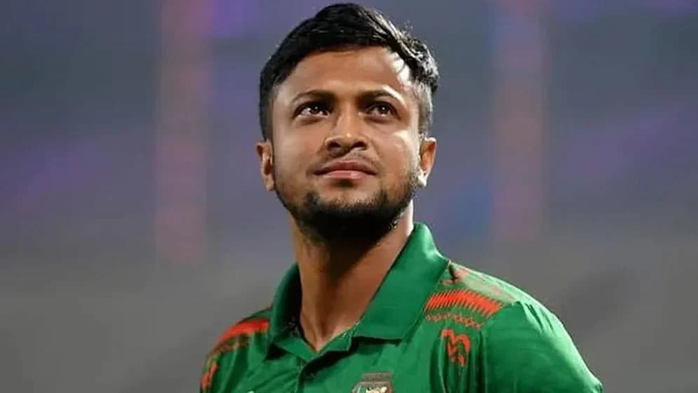 সাকিবকে লজ্জায় অবসর নিতে বললেন শেবাগ